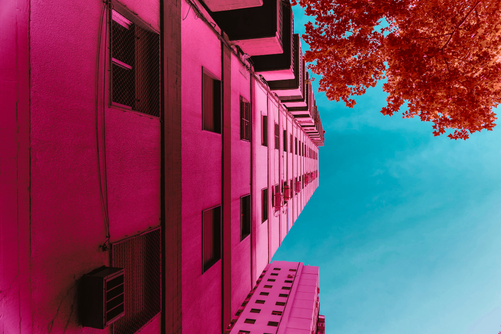 SoHo Minimalism: The Architectural Precision of Canvas Preparation